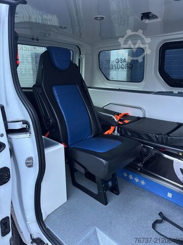 Ambulance Opel Vivaro **AMBULANCE-RETTUNGSWAGEN**