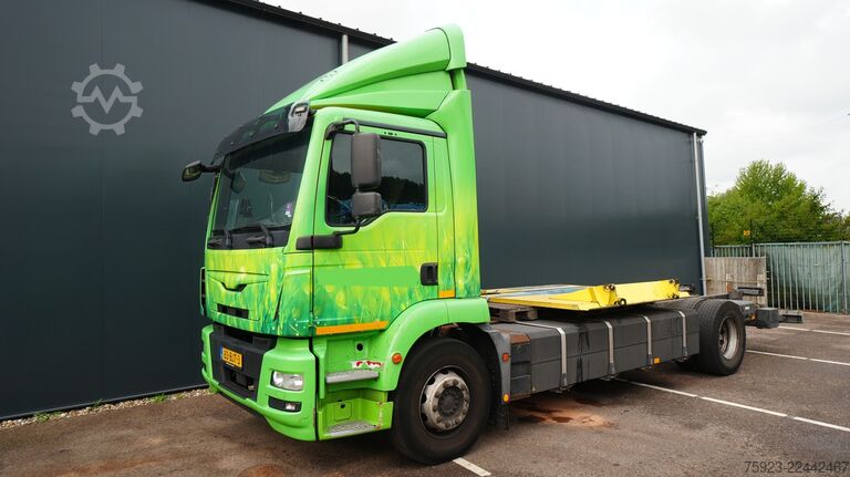 Chassis met cabine Emoss 1824 electric chassis truck 188.300km