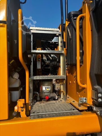 Escavatore gommato CATERPILLAR M318-07 Erst 2800 Betriebsstunden