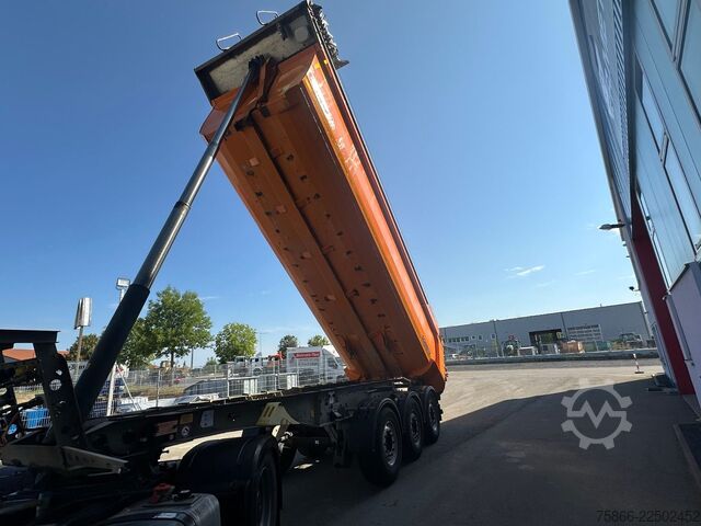 Ημιρυμουλκούμενο ανατρεπόμενο SCHMITZ CARGOBULL SKI 24 SL 7.2 Kippsattelauflieger mit Schiebever
