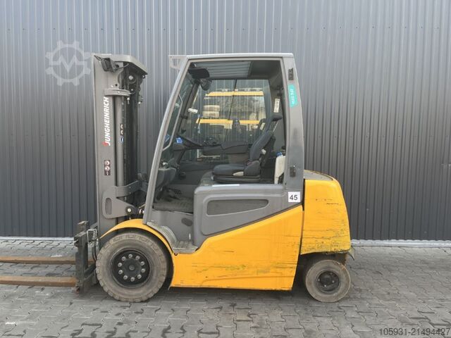 Elektrický 4kolový vysokozdvižný vozík Jungheinrich EFG535k