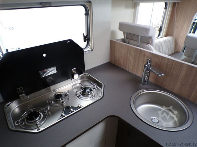 Félintegrált lakóautó BÜRSTNER Limited T 660 Tageszulassung / Winterpaket, Safe