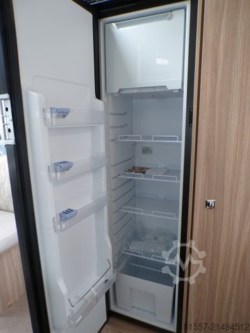 Félintegrált lakóautó BÜRSTNER Limited T 660 Tageszulassung / Winterpaket, Safe