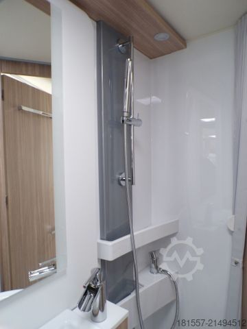 Félintegrált lakóautó BÜRSTNER Limited T 660 Tageszulassung / Winterpaket, Safe