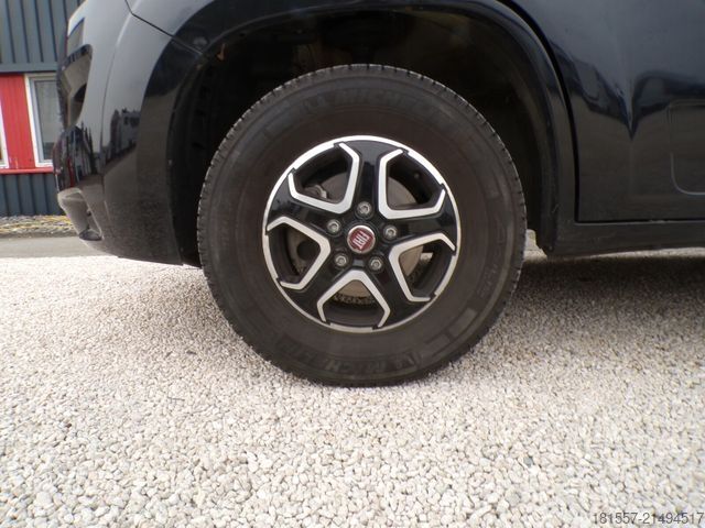 Félintegrált lakóautó BÜRSTNER Limited T 660 Automatik, Winterpaket, Hubbett