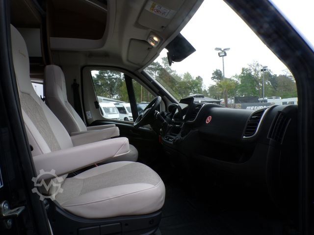 Félintegrált lakóautó BÜRSTNER Limited T 660 Automatik, Winterpaket, Hubbett