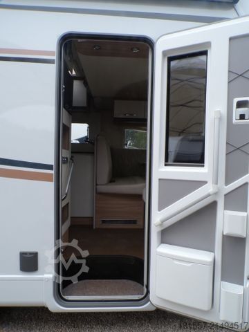 Félintegrált lakóautó BÜRSTNER Limited T 660 Automatik, Winterpaket, Hubbett