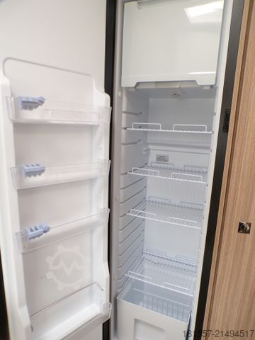 Félintegrált lakóautó BÜRSTNER Limited T 660 Automatik, Winterpaket, Hubbett