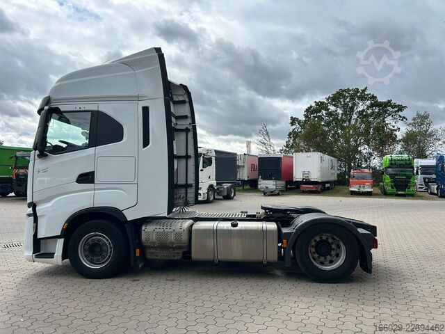 Standaard trekker IVECO S-WAY 490 NAVI 2 Tanks Sehr gepflegt