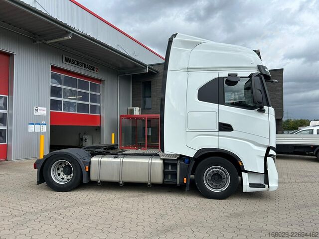 Standaard trekker IVECO S-WAY 490 NAVI 2 Tanks Sehr gepflegt