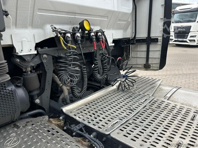 Standaard trekker IVECO S-WAY 490 NAVI 2 Tanks Sehr gepflegt