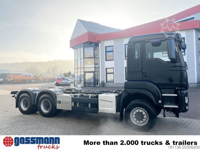 Hákový nosič kontejnerů MAN TGS 26.500 6X6 BL, Intarder