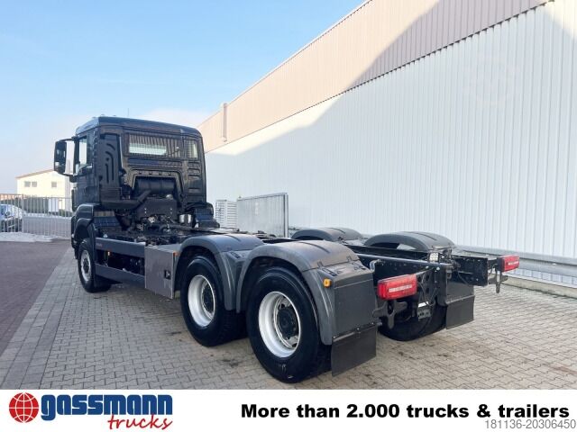 Hákový nosič kontejnerů MAN TGS 26.500 6X6 BL, Intarder