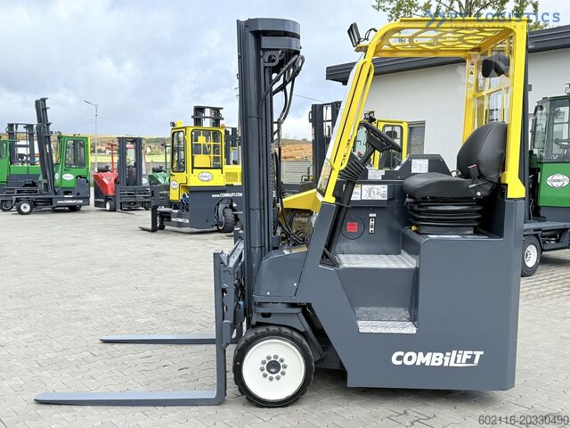 Čtyřsměrný vysokozdvižný vozík Combilift CB4000 TRIPLEX 5200 FREE-LIFT POSITIONER