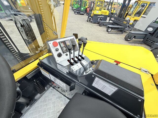 Čtyřsměrný vysokozdvižný vozík Combilift CB4000 TRIPLEX 5200 FREE-LIFT POSITIONER