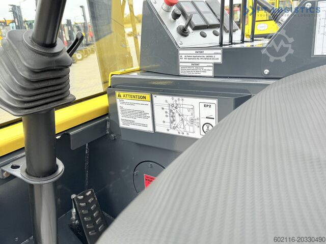 Čtyřsměrný vysokozdvižný vozík Combilift CB4000 TRIPLEX 5200 FREE-LIFT POSITIONER