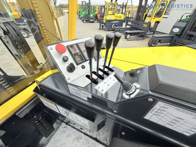 Čtyřsměrný vysokozdvižný vozík Combilift CB4000 TRIPLEX 5200 FREE-LIFT POSITIONER
