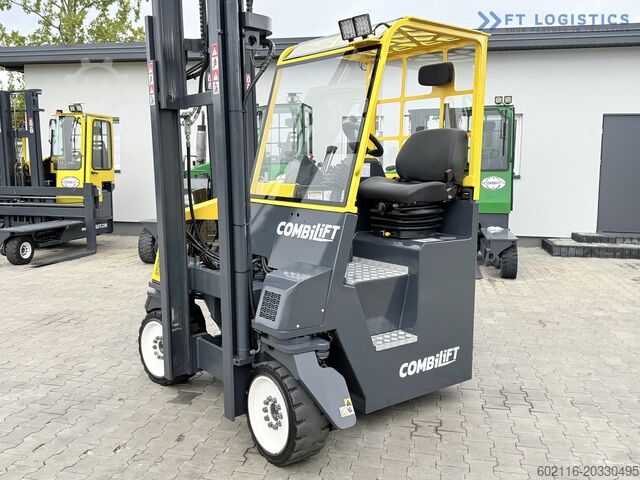 Čtyřsměrný vysokozdvižný vozík Combilift CB4000 TRIPLEX 5200 FREE-LIFT POSITIONER