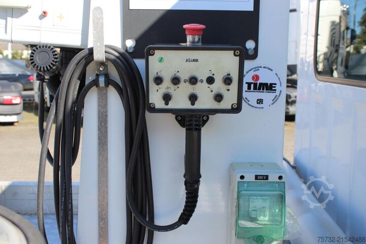 Vrachtwagenhoogwerker Renault Master  Bühne KLUBB 11m   2 Personen Korb 200kg