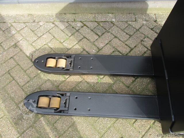 Niederhubwagen TOYOTA LWE180