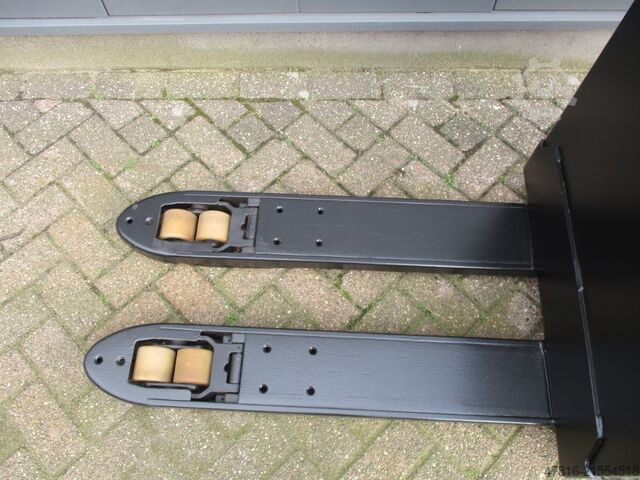 Niederhubwagen TOYOTA LWE180