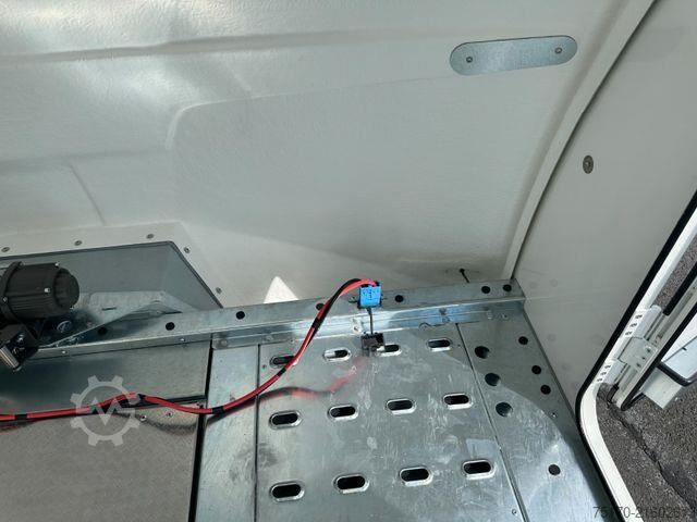 Dodávka na přepravu automobilů Brian James Race Sport / Länge: 5,03 m / 3.000 kg