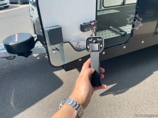 Dodávka na přepravu automobilů Brian James Race Transporter 7 / Länge: 6,16 m / 3.500 kg