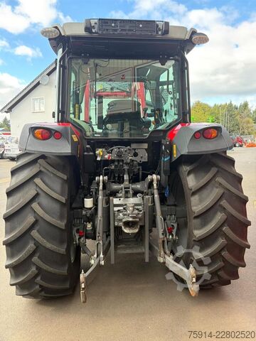 Ciągnik Massey Ferguson MF 5711 M Dyna-4