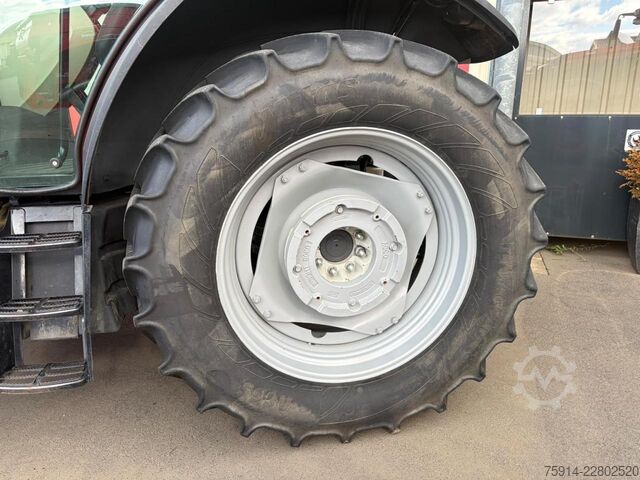Ciągnik Massey Ferguson MF 5711 M Dyna-4