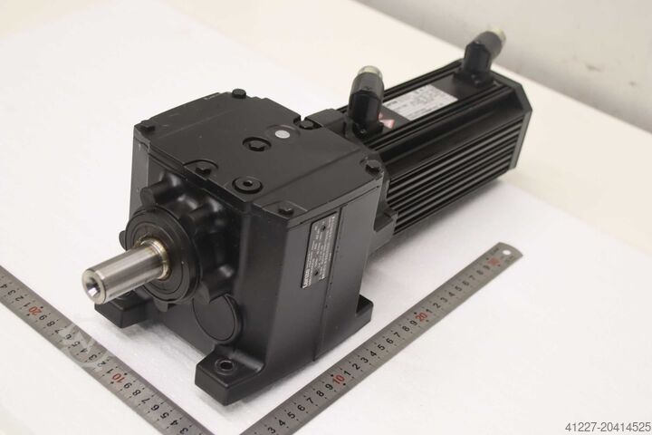 Servotandwielmotor 0,8 kW 49,7 tpm Lenze MCA 10140-RS0B0  G50BH121MVAR3C00