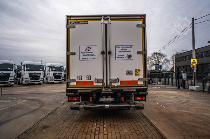 Refrigerated/freezer transport RENAULT MIDLUM 220 (16t) DXI+CARRIER MULTI+DHOLLANDIA