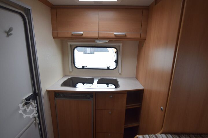 Caravan CARAVELAIR Antarex Luxe 400 mit Mover und Sackmarkise
