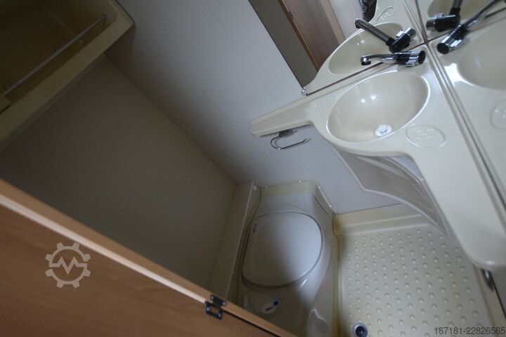 Caravan CARAVELAIR Antarex Luxe 400 mit Mover und Sackmarkise