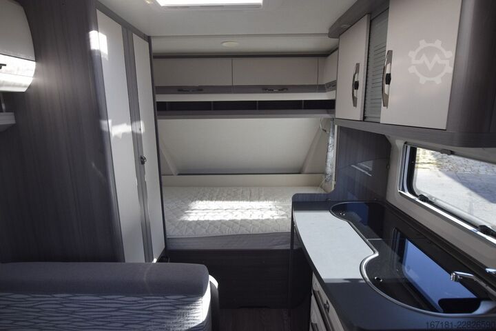 Caravan HOBBY On tour 390 SF mit Sonnensegel