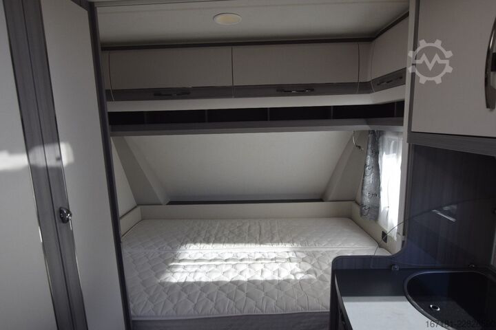 Caravan HOBBY On tour 390 SF mit Sonnensegel