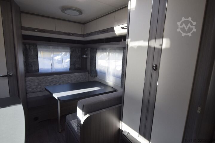 Caravan HOBBY On tour 390 SF mit Sonnensegel