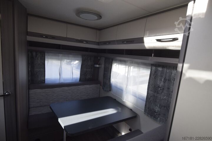 Caravan HOBBY On tour 390 SF mit Sonnensegel