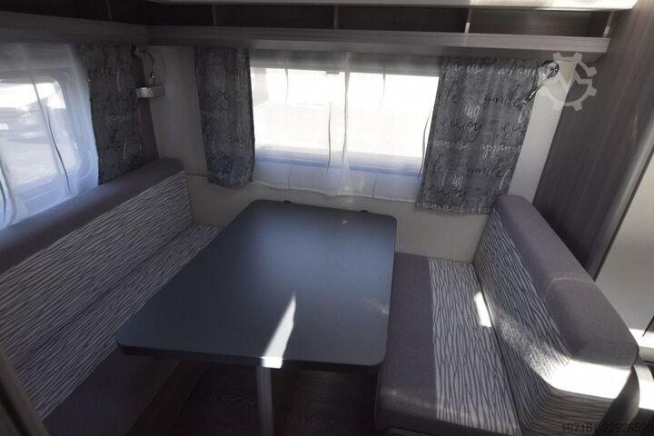 Caravan HOBBY On tour 390 SF mit Sonnensegel