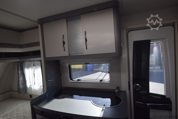 Caravan HOBBY On tour 390 SF mit Sonnensegel