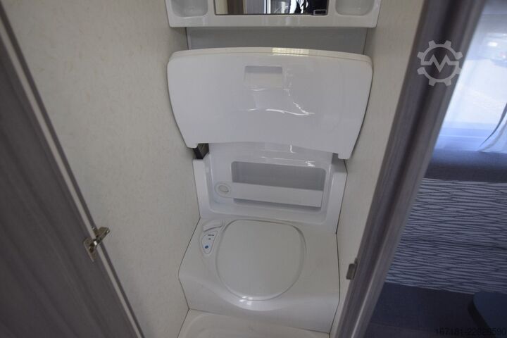 Caravan HOBBY On tour 390 SF mit Sonnensegel