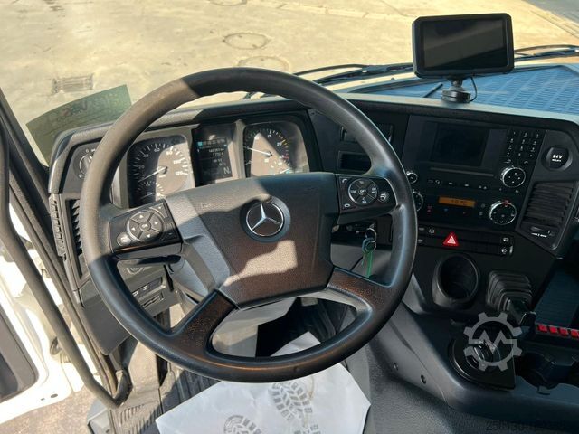 Kippers vrachtauto MERCEDES-BENZ Arocs 1848 4x4 HYVA Absetzkipper