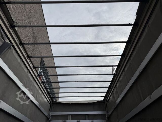 Curtain sider van Isuzu NPR 35 Centinato con Telo