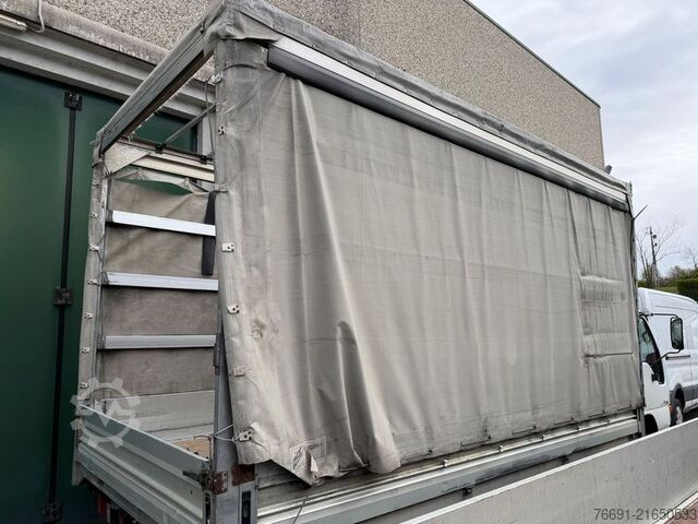 Curtain sider van Isuzu NPR 35 Centinato con Telo