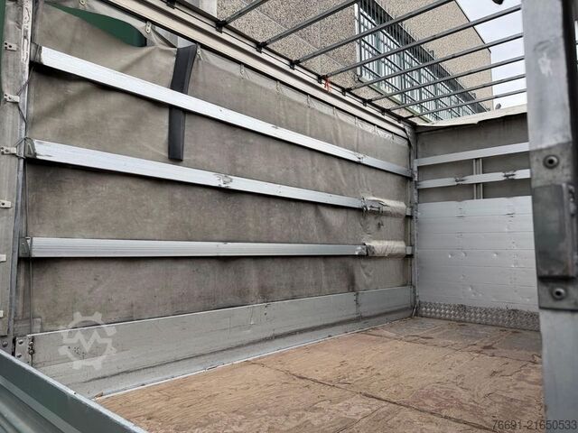 Curtain sider van Isuzu NPR 35 Centinato con Telo