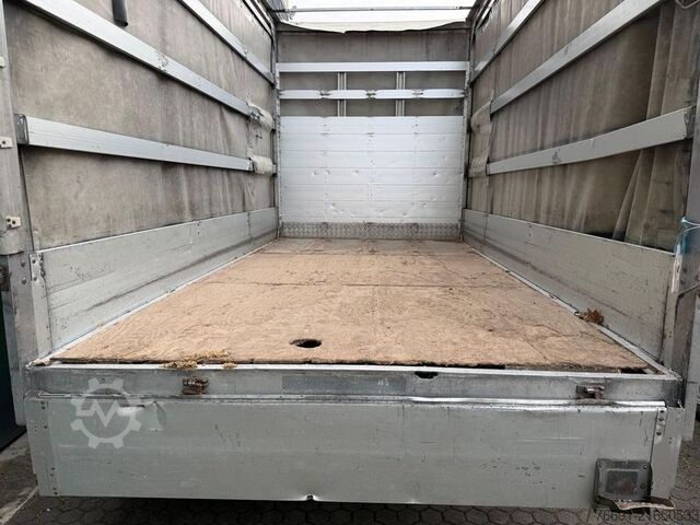 Curtain sider van Isuzu NPR 35 Centinato con Telo