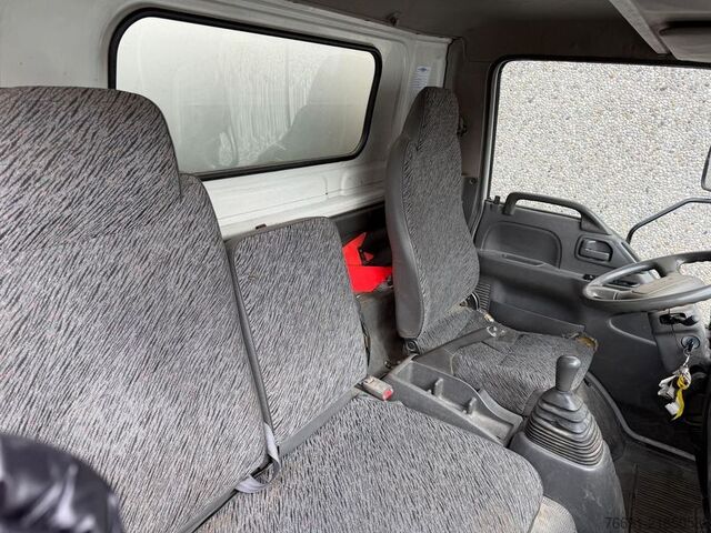 Curtain sider van Isuzu NPR 35 Centinato con Telo