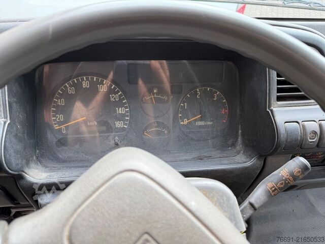 Curtain sider van Isuzu NPR 35 Centinato con Telo