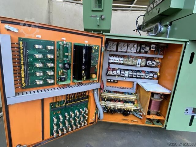 Universal tool milling machine with HEIDENHAIN TNC 131, universal milling machine. MAHO MH 600 P