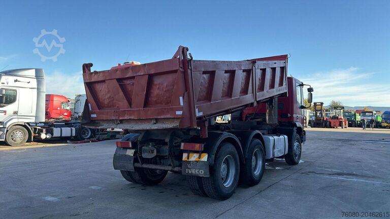 3-zijdenkipper Iveco Eurotrakker 260 E 34 (POMPE MANUELLE / MANUAL P...