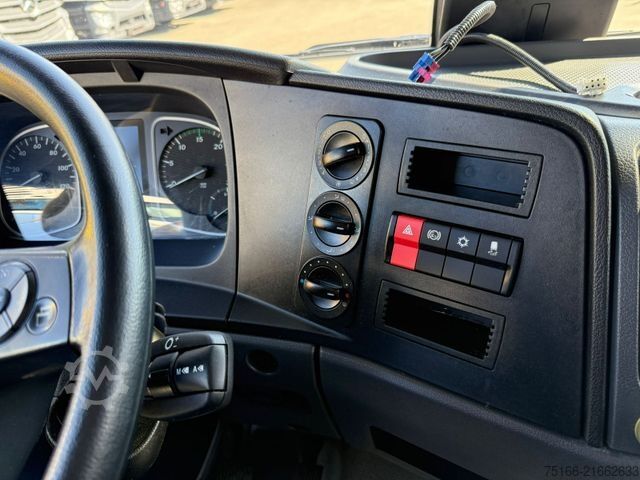 Box van MERCEDES-BENZ ATEGO 818 L Koffer 6,10 m LBW 1 to.*AHK*EURO 6 E